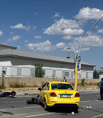 Ağrı'da taksi ile çarpışan motosikletteki karı koca hayatını kaybetti