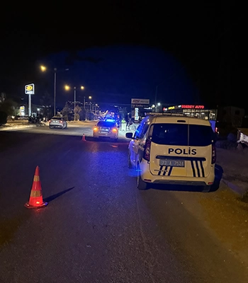 Elazığ'da üç tekerlekli motosiklet ile otomobilin çarpışması sonucu 3 kişi yaralandı