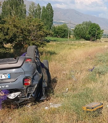 Erzincan'da devrilen otomobildeki 1 kişi öldü 4 kişi yaralandı
