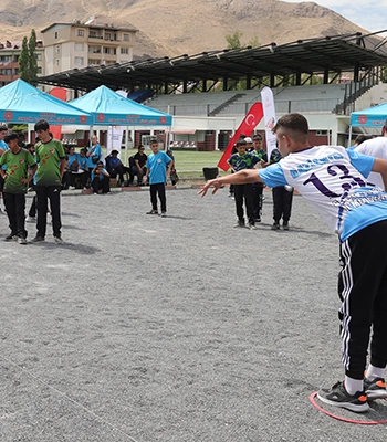 Hakkari'de bocce grup müsabakaları başladı