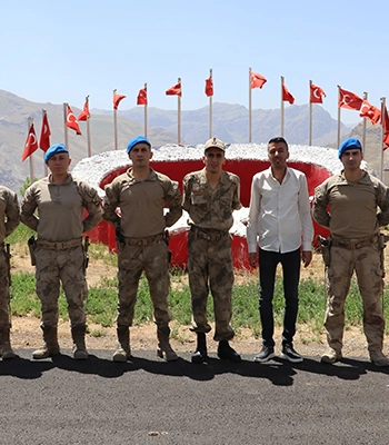 Hakkari'de özel gereksinimli genç bir günlüğüne asker oldu