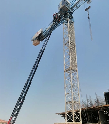 Malatya'da rahatsızlanan kule vinç operatörü kurtarıldı