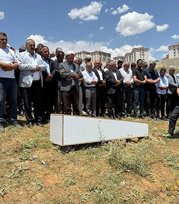 Van'daki silahlı saldırıda hayatını kaybeden babanın cenazesi Hakkari'de defnedildi