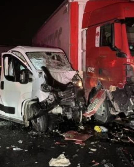 Zincirleme trafik kazası: 8 kişi yaralandı