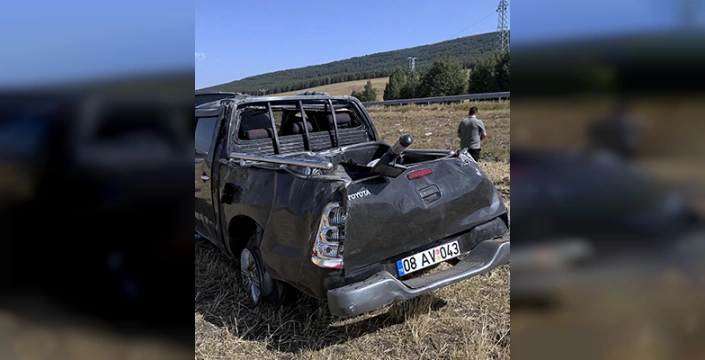 Ardahan'da kamyonetin devrilmesi sonucu 3 kişi yaralandı