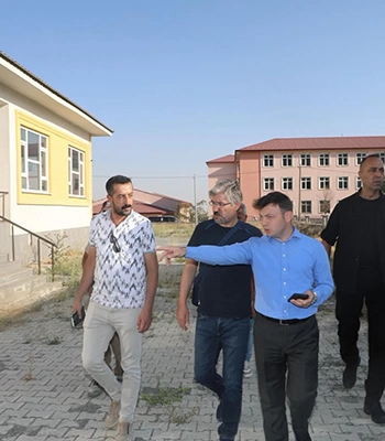 Başkale Kaymakamı Yapımı Devam Eden Okulları İnceledi