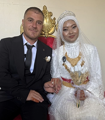Endonezya'dan Hakkari'ye gelin geldi