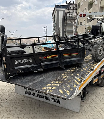 Yüksekova'da devrilen üç tekerlekli motosikletin sürücüsü yaralandı