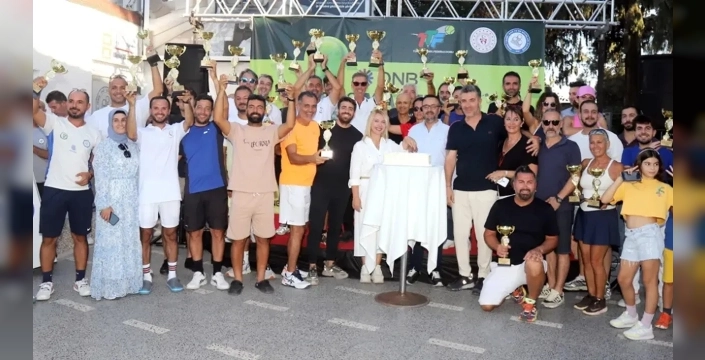 Adana'da büyük tenis şöleni: 422 master tenisçi yarıştı