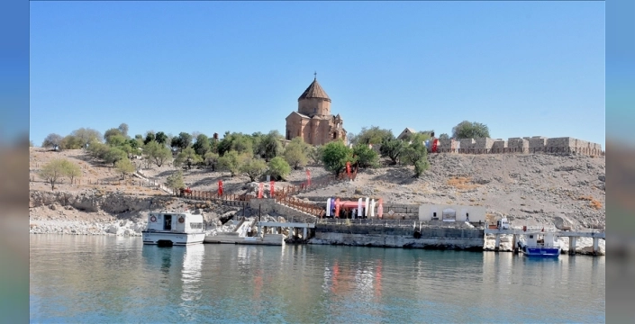 Akdamar Kilisesi'nde yapılan 13. ayin sona erdi