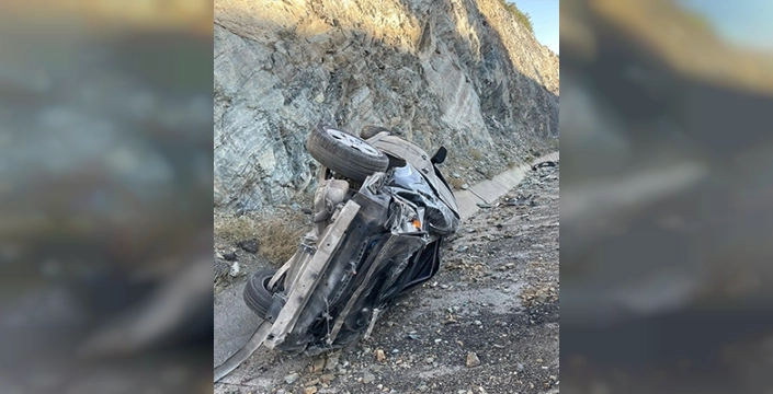 Bingöl'de devrilen otomobildeki 3 kişi yaralandı