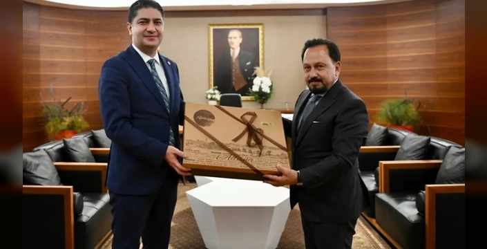 İsmail Özdemir, Ferdi Tayfur Sanat Merkezi ve Müzesi'ni ziyaret etti