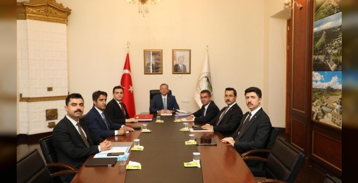 Vali Ziya Polat, ilçelerdeki çalışmaları ve projeleri değerlendirdi