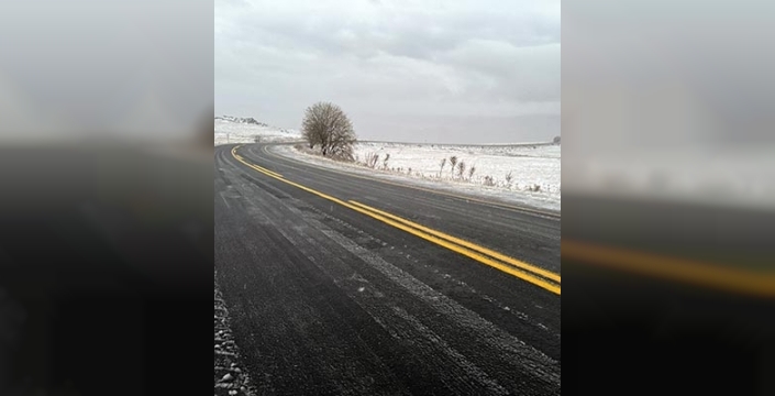 Ardahanda kar ve tipi, yollarda buzlanmaya yol açıyor