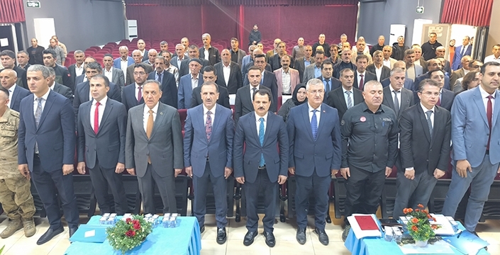 Bingöl Valisi Usta, muhtarlar ve öğrencilerle bir araya geldi