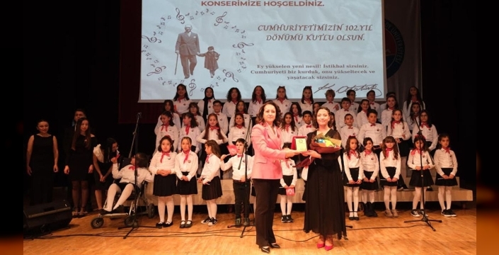 Burdurda Cumhuriyet coşkusu, çocuk korosunun ezgileriyle taçlandı