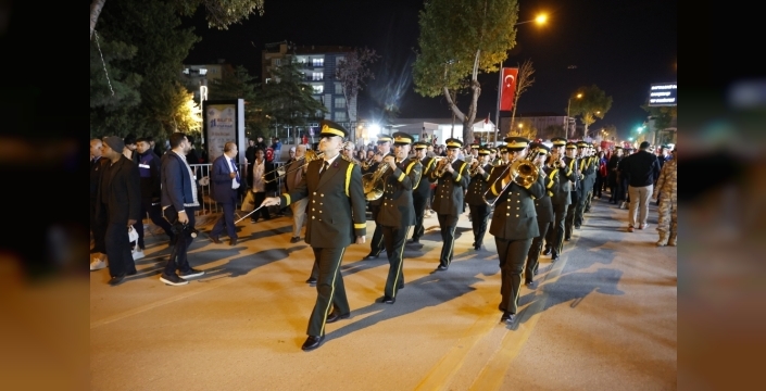 Cumhuriyetin 102. yılı coşkusu: Malatyadan Kilise bayraklarla dolu yürüyüşler