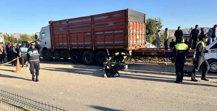 Elazığ'da feci kaza: Motosiklet kamyona çarptı, 1 ölü, 1 yaralı