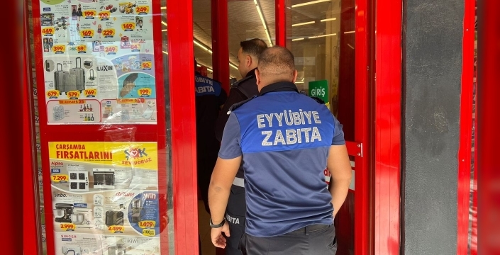 Eyyübiye'de zabıta denetimlerinde 183 kilogram bozuk tavuk imha edildi