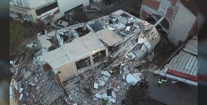 Gebzede bina çökmesi: 2 ölü, 3 kişinin kurtarılması için çalışmalar sürüyor