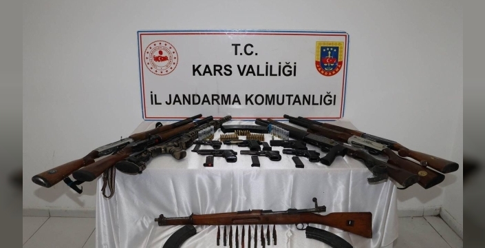 Kars'ta jandarmadan ruhsatsız silah ve aranan şahıslara yönelik operasyon