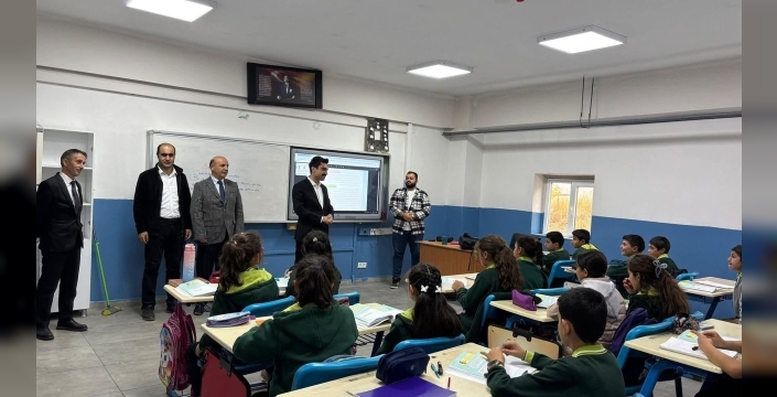 Kaymakam Tutal'dan okullara ziyaret: Öğrencilerle yemek yedi, sınıfları gezdi