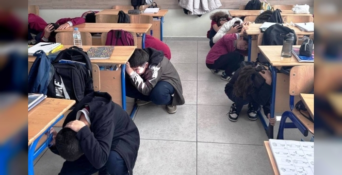 Keban'da okullarda afet tatbikatı gerçekleştirildi