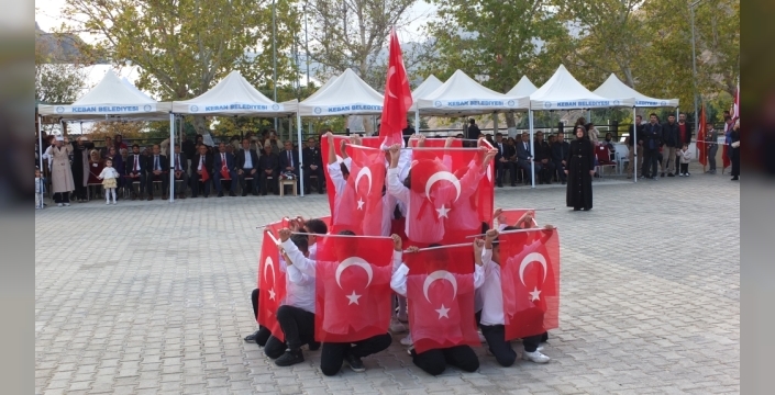 kebanda 102. yıl coşkusu: törenler geçitle son buldu