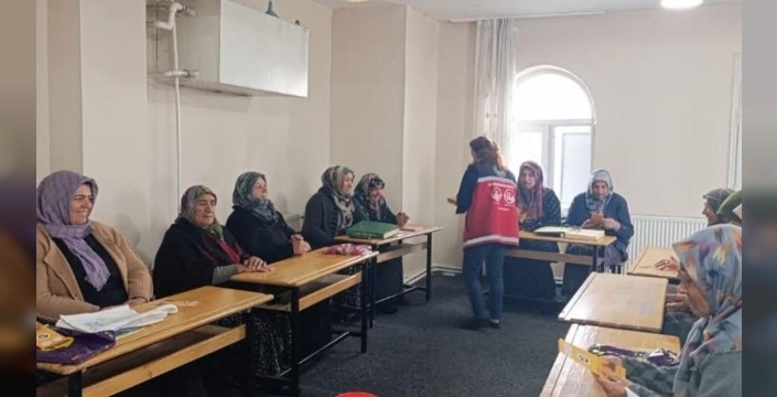 Kuran kurslarında kadına yönelik şiddet ve erken yaşta evliliklere karşı bilgilendirme yapıldı