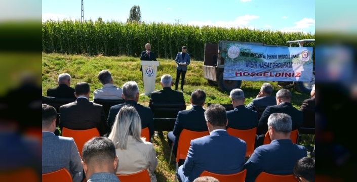 Malatya'daki tarım lisesinde mısır hasadı yapıldı