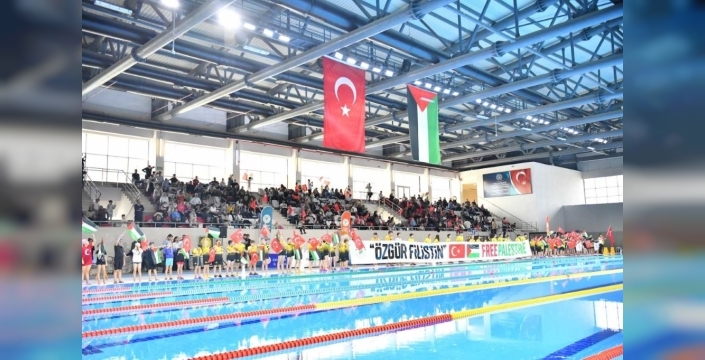 Malatyada çocuklar için umut dolu yüzme yarışı düzenlendi