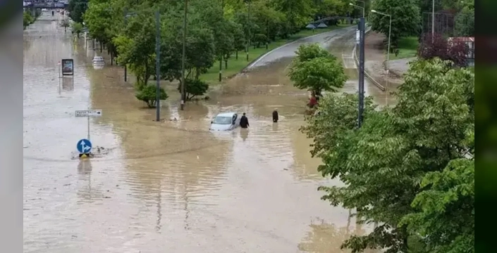 Meksika'da sel felaketi: 42 can kaybı, binlerce kişi elektriksiz