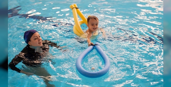 Milas Belediyesi, DMD hastası çocuklara havuz desteği veriyor