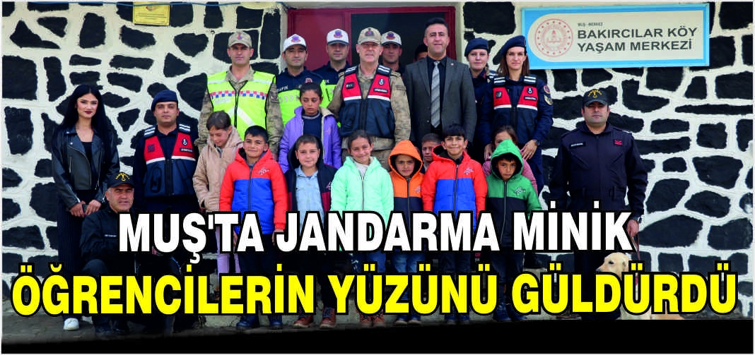 Muş’ta Jandarma minik öğrencilerin yüzünü güldürdü