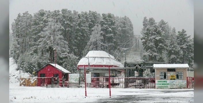Sarıkamış'ta ilçe merkezi karla kaplandı: Ardahan, Tunceli, Erzincan ve Ağrı'da yüksekler beyaza büründü