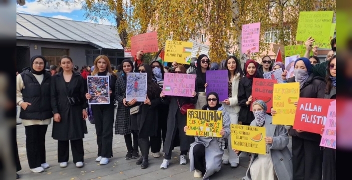 Sarıkamışta yurt öğrencilerinden Filistine anlamlı destek yürüyüşü