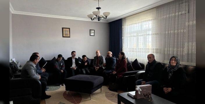 Susuz Kaymakamı Tutal'dan öğrencilere ev ziyareti: 'Kafkas Projesi' ile eğitime bütüncül yaklaşım