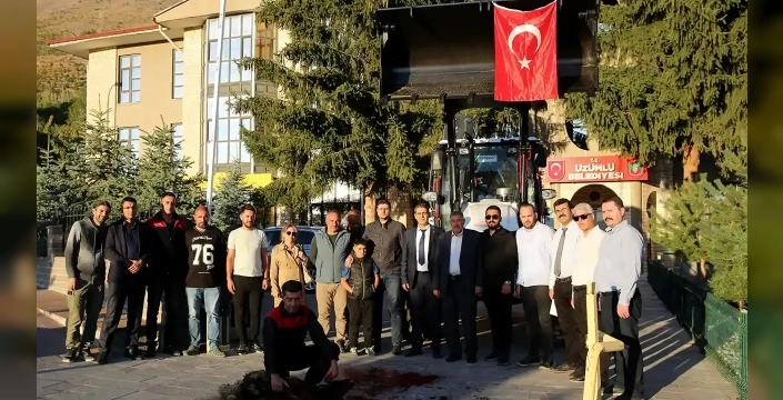 Üzümlü Belediyesi'ne Çevre Bakanlığı'ndan hibe iş makinesi