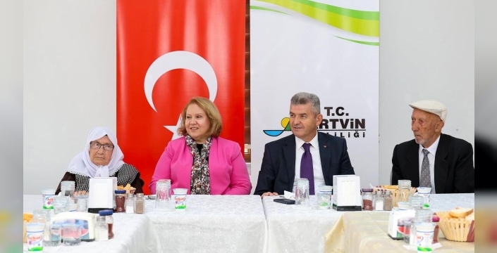 Vali Ergün, Şavşat'taki yaşlılar yaşam yerleşkesini ziyaret etti