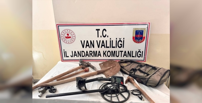 Van'da kaçak kazı yapan 6 şüpheli suçüstü yakalandı