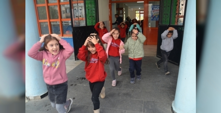 Van ve çevresinde okullarda afet tatbikatı yapıldı