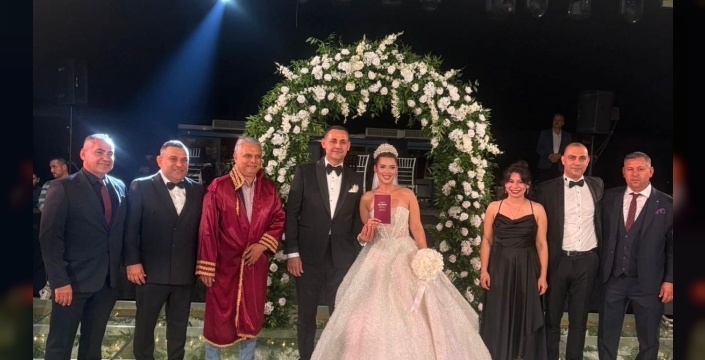 Antalya'da göz kamaştıran düğün: Bekir Kır ve Aysel İnce'den unutulmaz anlar!