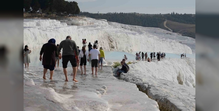 Asya'nın gözdesi Pamukkale: Beyaz cennette turist coşkusu