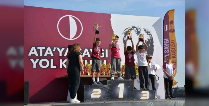 Ata’ya saygı yol koşusu'nda rekor katılım ve coşku hakim