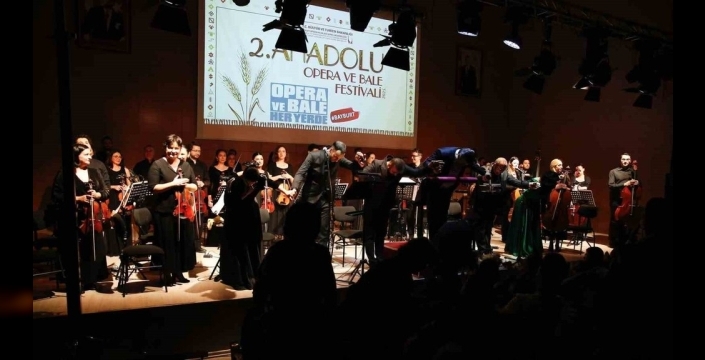 Bayburt'ta 'Anadolu Ezgileri' sahne aldı: Opera ve baleden büyüleyici performans!
