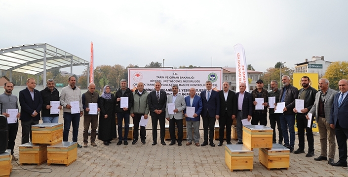 Bingöl'de üreticilere yüzde 75 hibe ile arı kovanı dağıtımı yapıldı