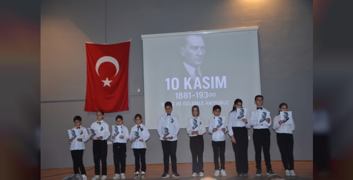 Bulanık'ta Atatürk'ü anma coşkusu: Saygı duruşu ve şiirlerle ebediyete vefa