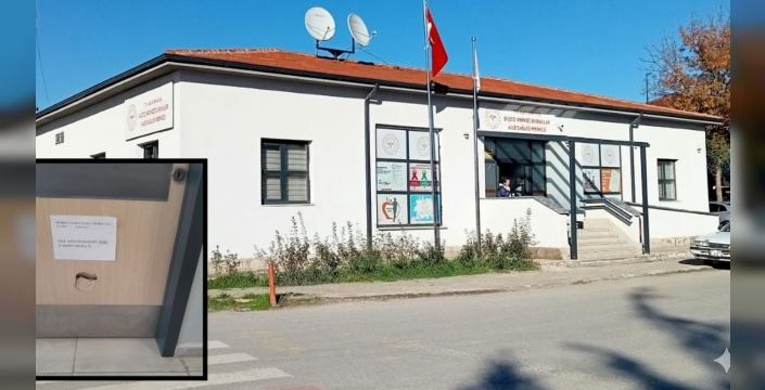 Düzce'de dehşet anları! Aile Sağlığı Merkezi'nde doktorun kapısı tekmelendi, hasta korkuyla kaçıştı!