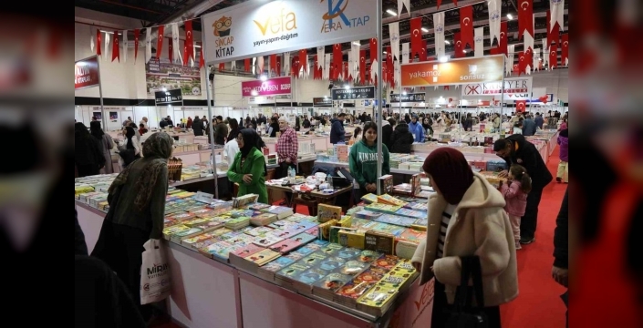 Elazığ'da 80 yayıneviyle kitap şöleni: 6. Kitap Fuarı açıldı!