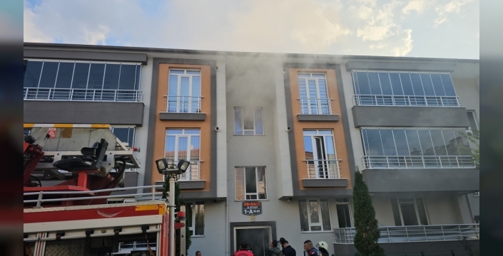 Erzincan'da korku dolu anlar! Apartman bodrumunda çıkan yangın paniğe yol açtı!